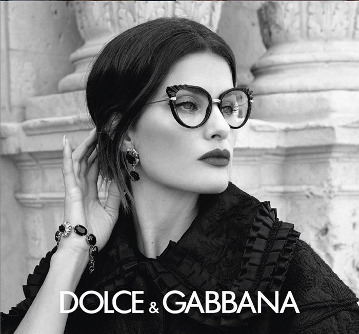 Kobieta w okularach Dolce&Gabbana