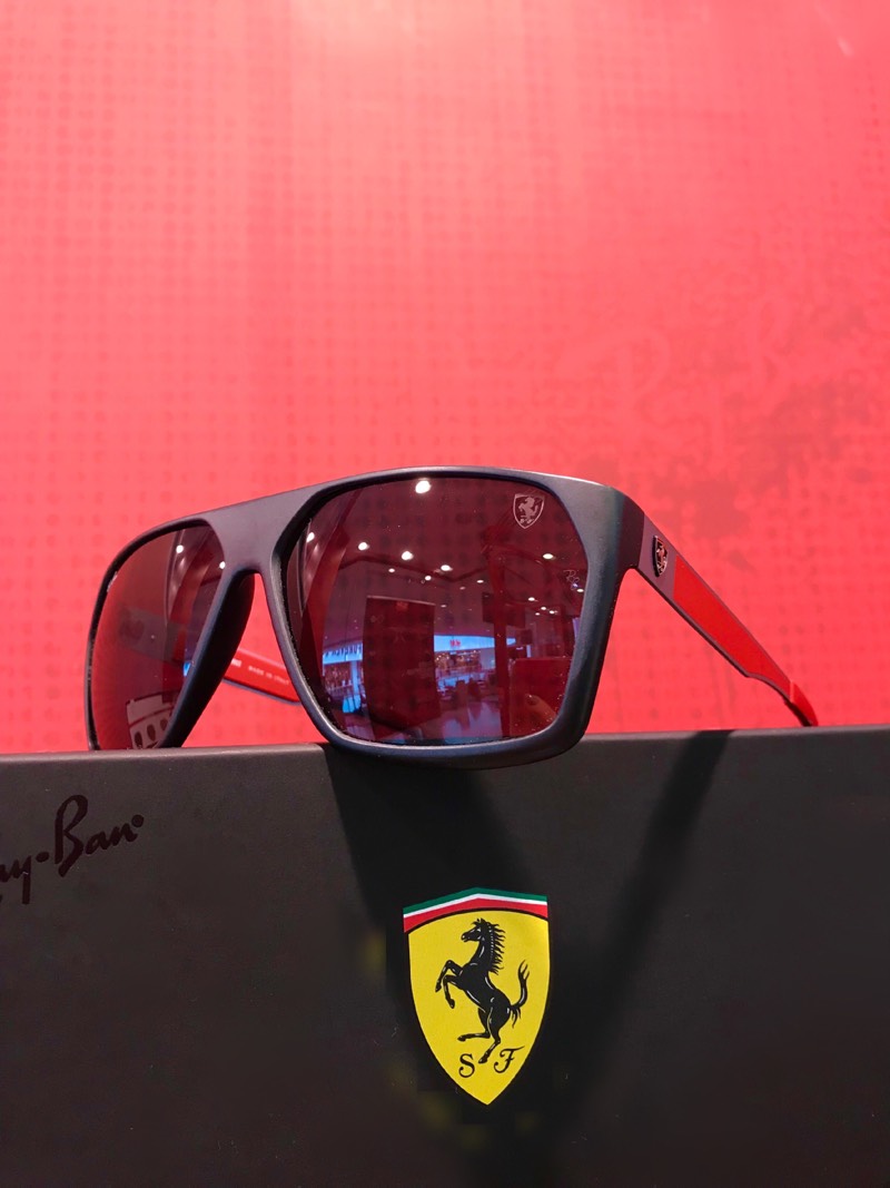 Kolekcja Ray-Ban Scuderia Ferrari w Optique